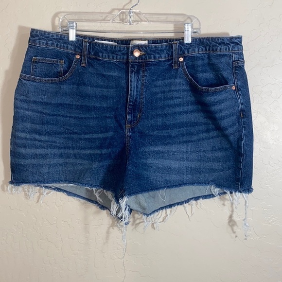 Universal Thread Vintage midi jean shorts. - Picture 1 of 5
